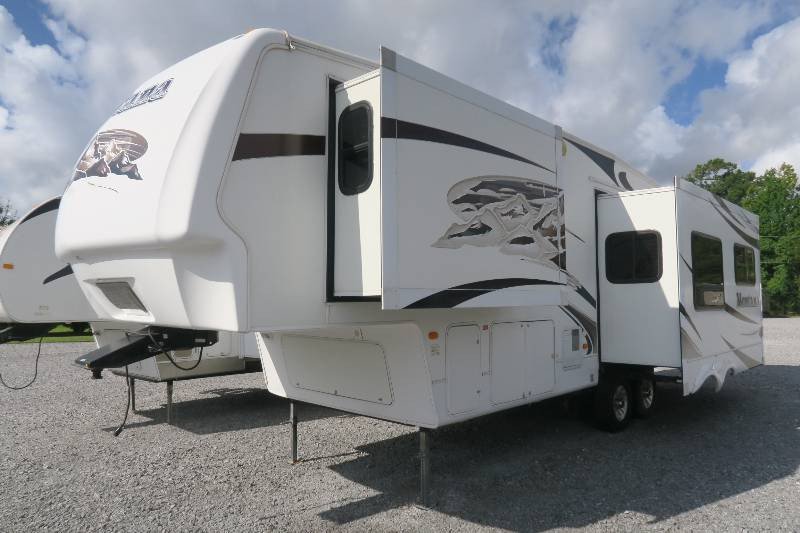 USED 2008 KEYSTONE MONTANA 2955RL Overview Berryland Campers