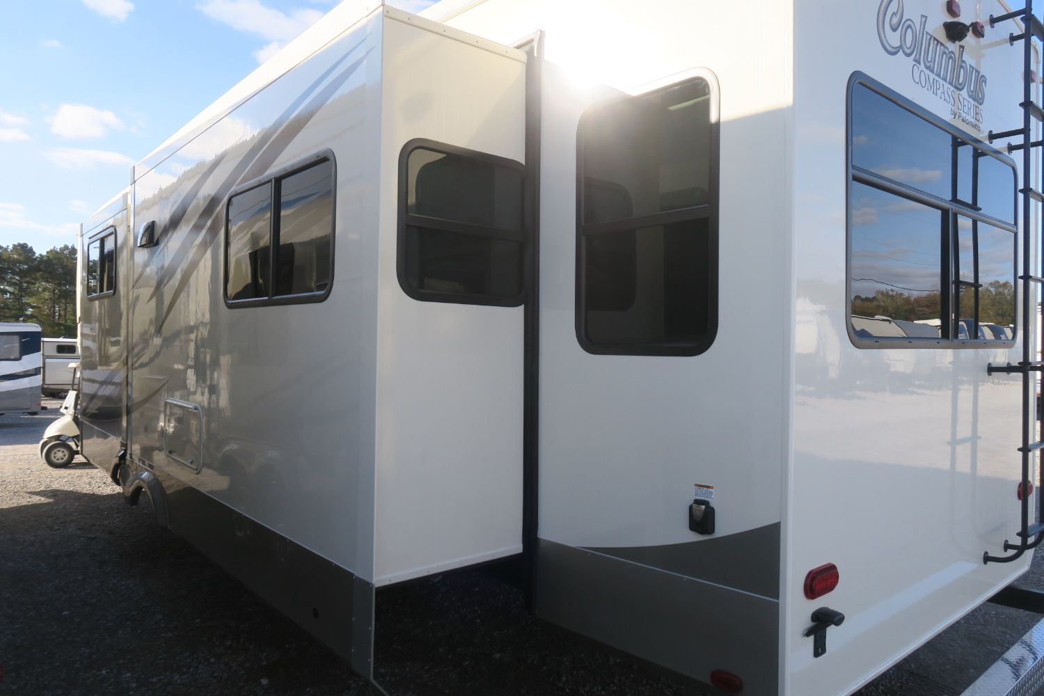 NEW 2019 COLUMBUS COMPASS 378MBC Overview Berryland Campers