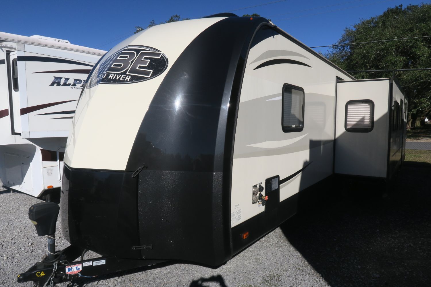 USED 2017 VIBE EXTREME LITE 312BHS Overview Berryland Campers