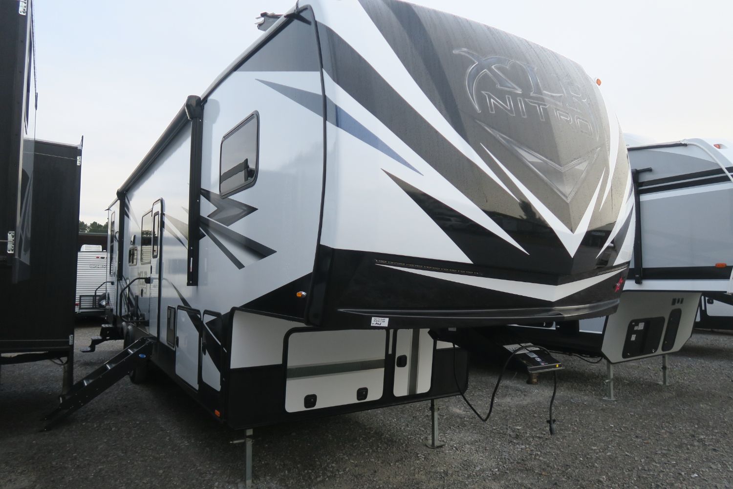 NEW 2019 XLR NITRO 33DK5 - Overview | Berryland Campers