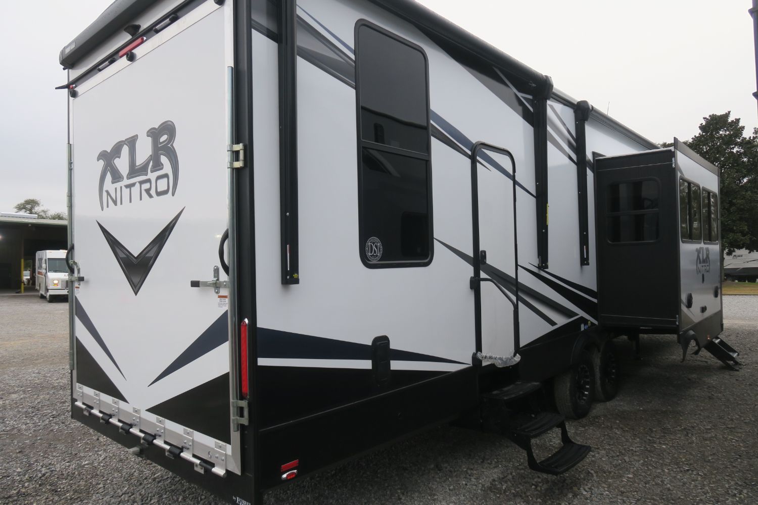 NEW 2019 XLR NITRO 35DK5 - Overview | Berryland Campers