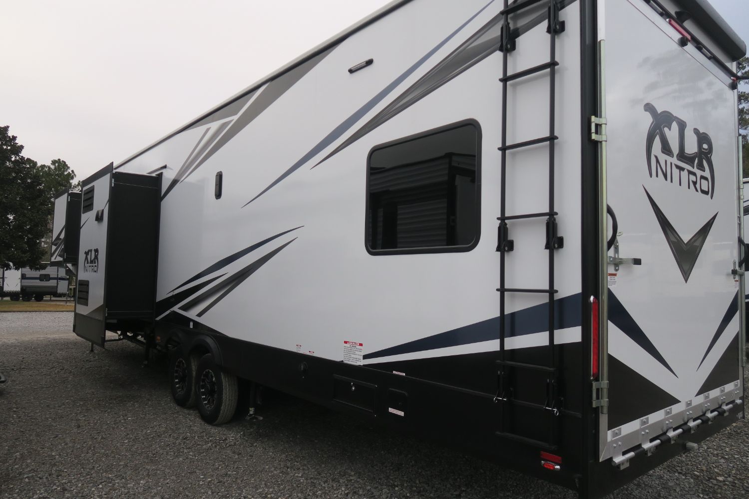 NEW 2019 XLR NITRO 35DK5 - Overview | Berryland Campers