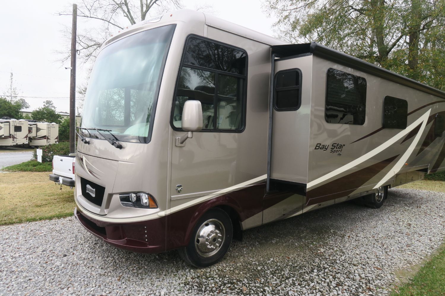 NEW 2019 BAY STAR SPORT 3307 - Overview | Berryland Campers