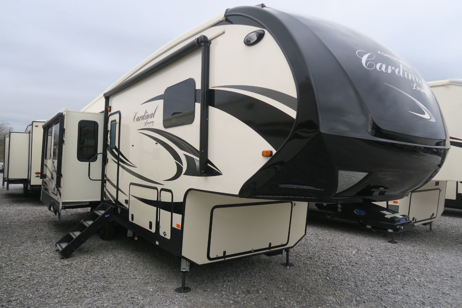 NEW 2019 CARDINAL LUXURY 3350RLX Overview Berryland Campers