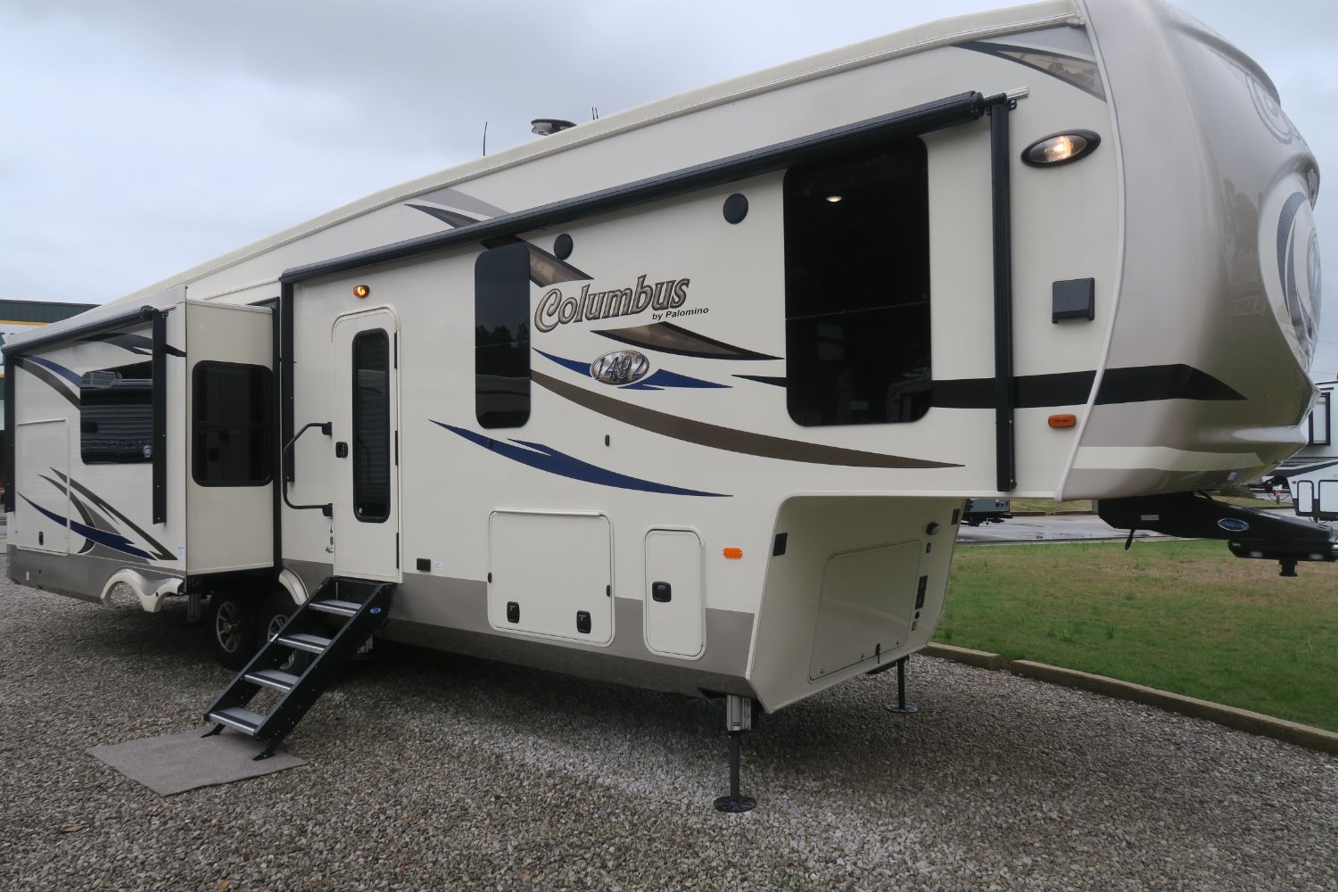 NEW 2019 COLUMBUS 1492 366RL Overview Berryland Campers