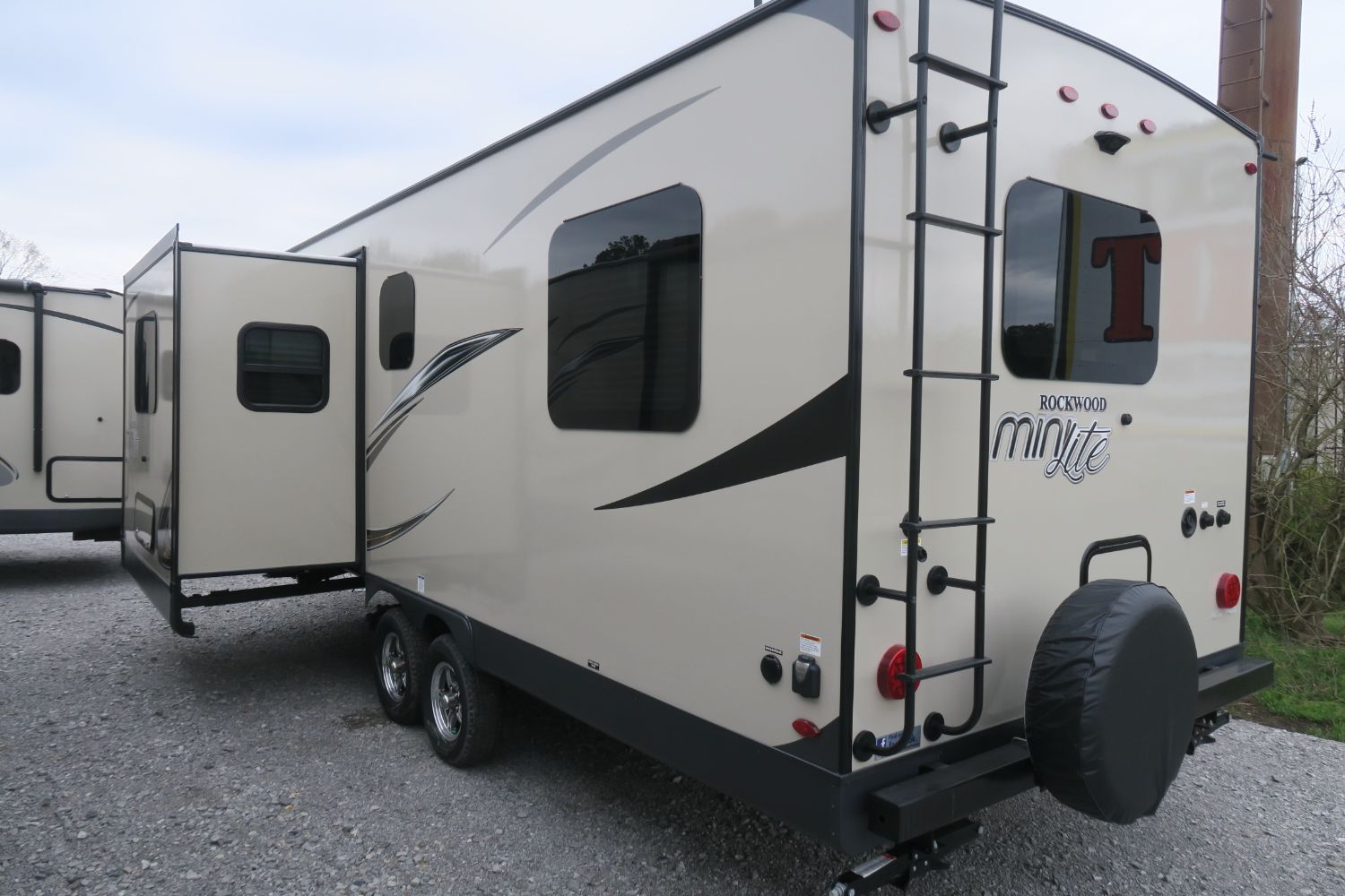 new-2019-rockwood-mini-lite-2506s-overview-berryland-campers