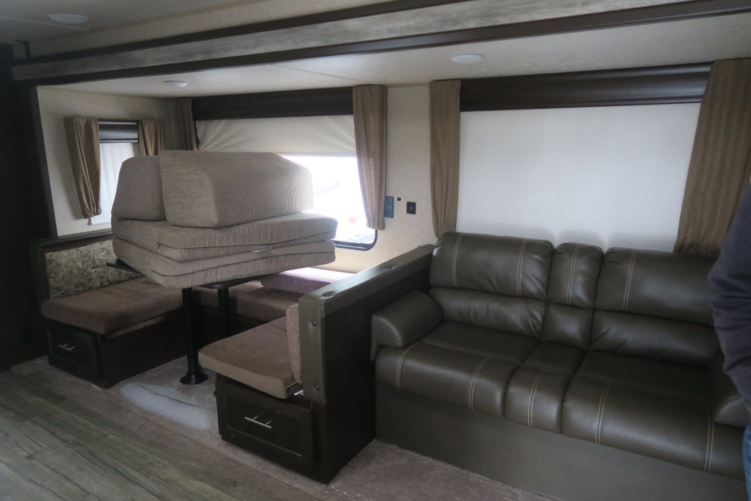 USED 2017 CHEROKEE GREY WOLF 294BH Overview Berryland Campers