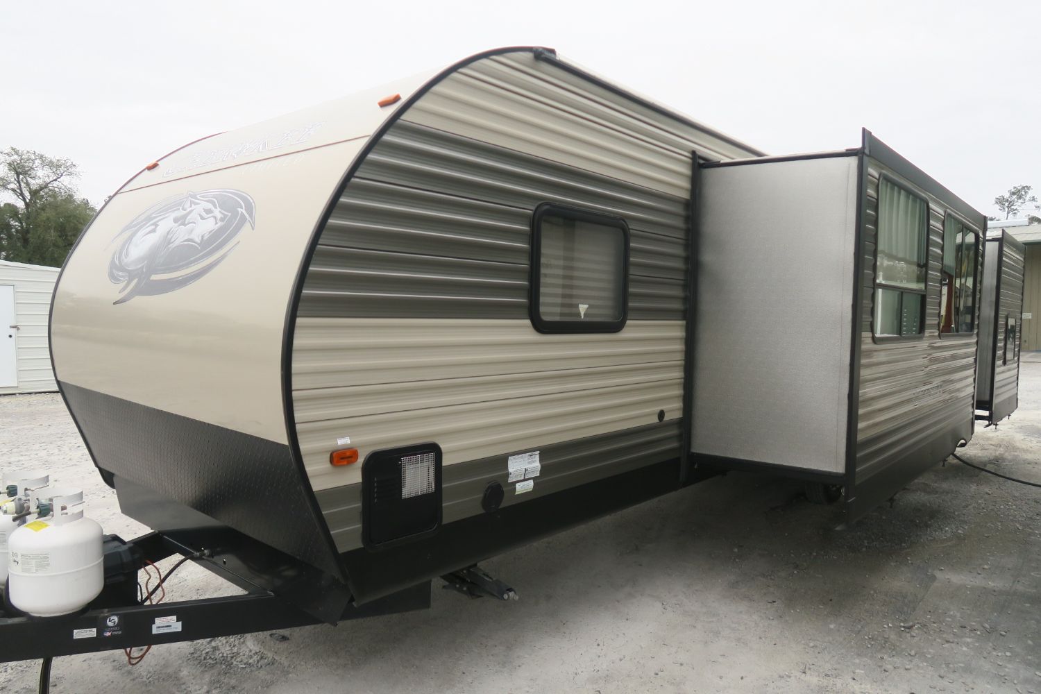 USED 2017 CHEROKEE GREY WOLF 294BH Overview Berryland Campers