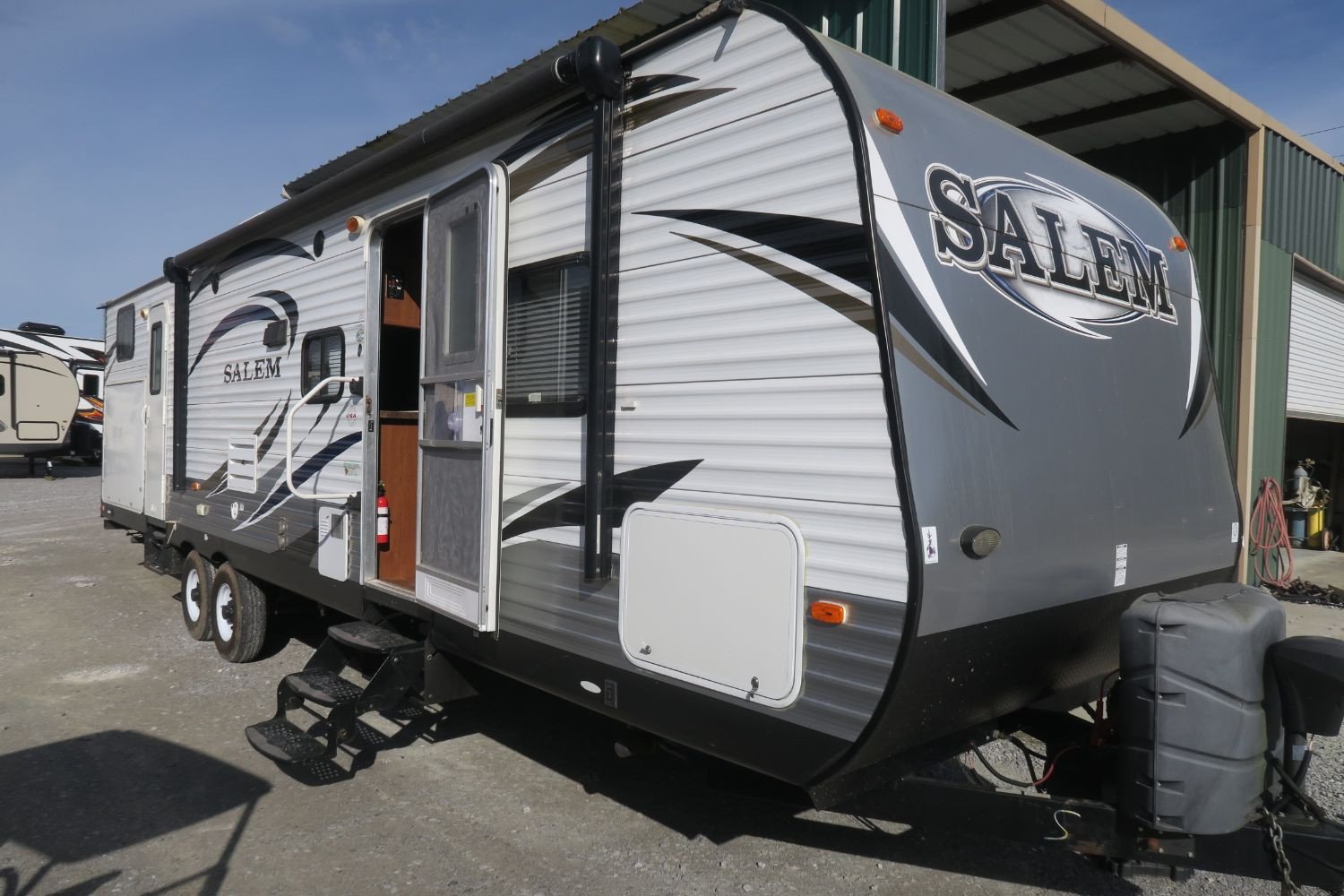 USED 2015 SALEM 32BHDS Overview Berryland Campers