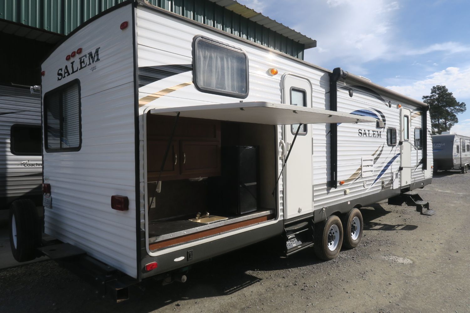 USED 2015 SALEM 32BHDS Overview Berryland Campers