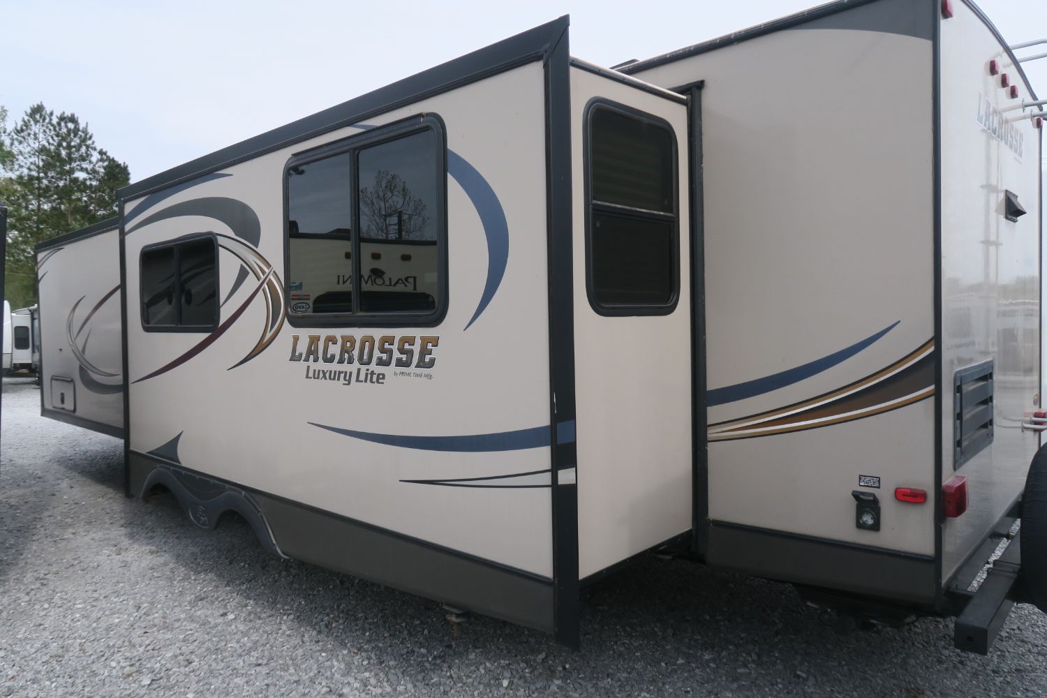 USED 2015 LACROSSE 333RKS Overview Berryland Campers