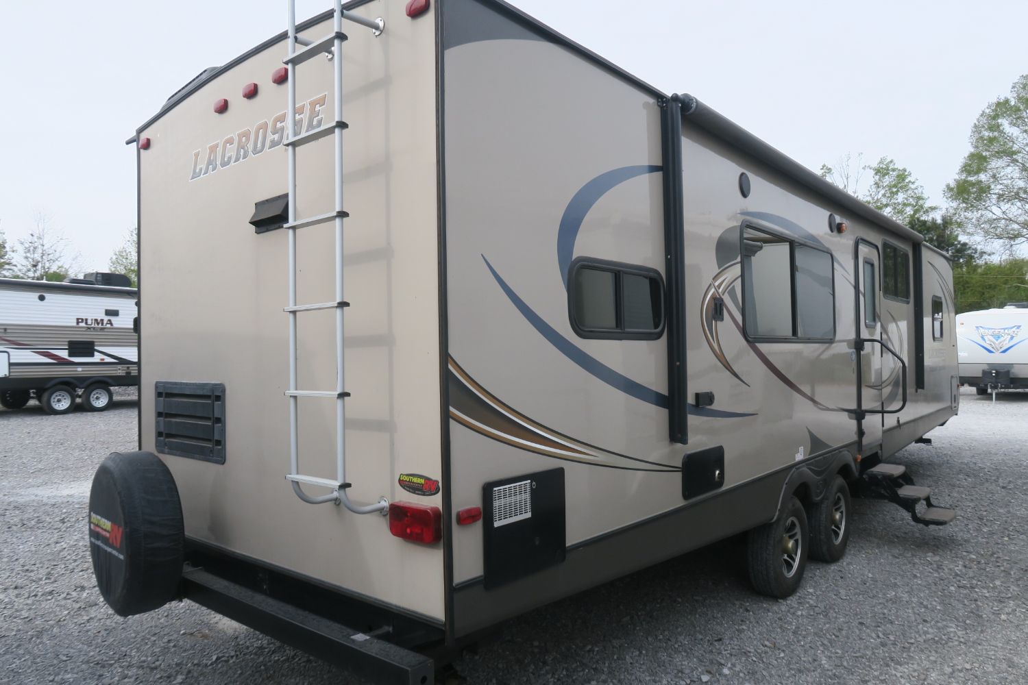 USED 2015 LACROSSE 333RKS Overview Berryland Campers