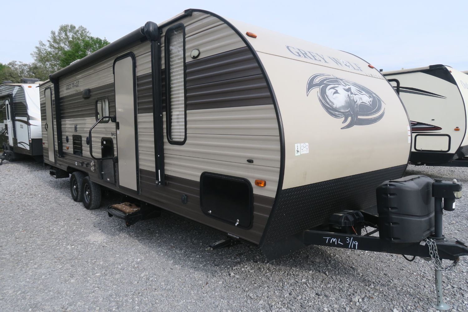 used-2017-cherokee-grey-wolf-26dbh-overview-berryland-campers