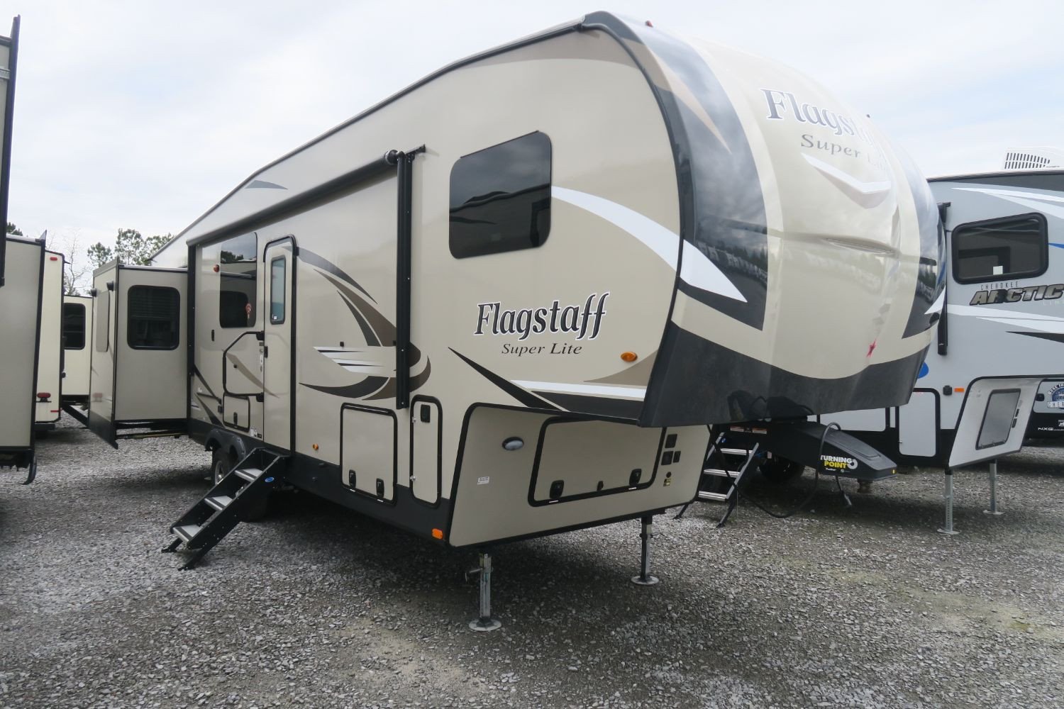 NEW 2019 FLAGSTAFF SUPER LITE 529RLKS Overview Berryland Campers