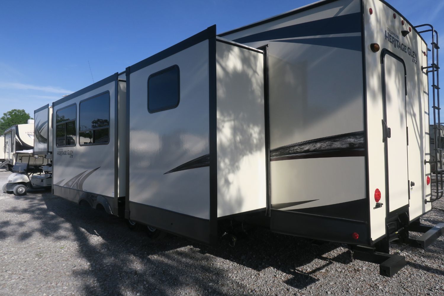 NEW 2020 WILDWOOD HERITAGE GLEN LTZ 356QB - Overview | Berryland Campers