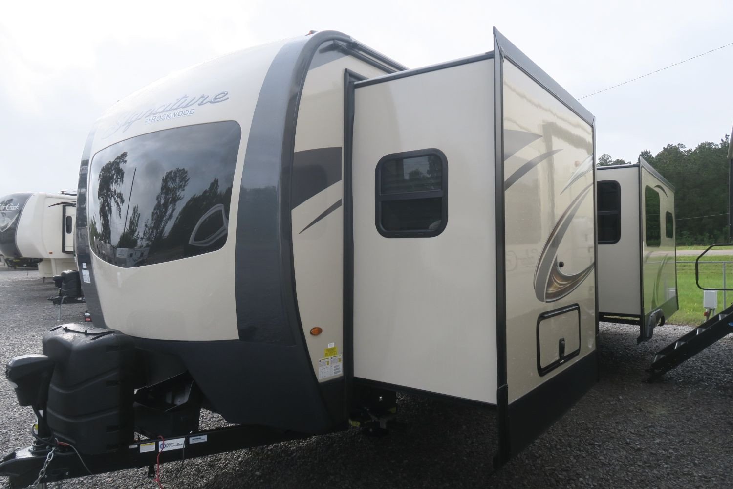 NEW 2020 ROCKWOOD SIGNATURE 8328BS Overview Berryland Campers