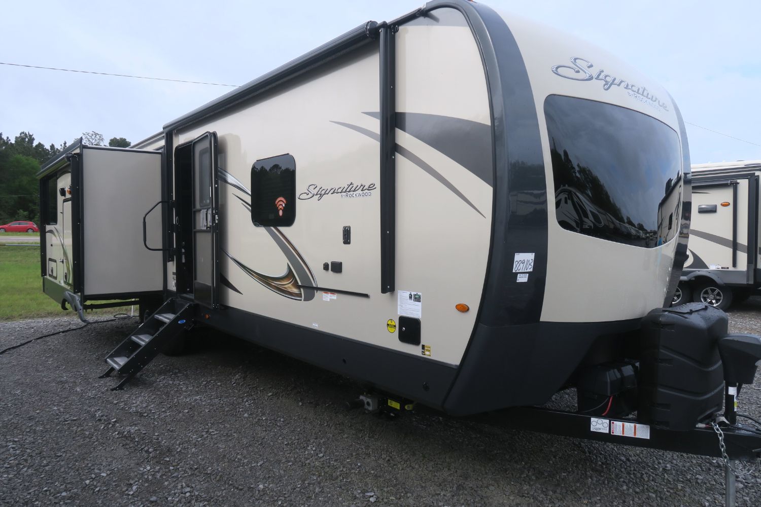 NEW 2020 ROCKWOOD SIGNATURE 8332BSC Overview Berryland Campers