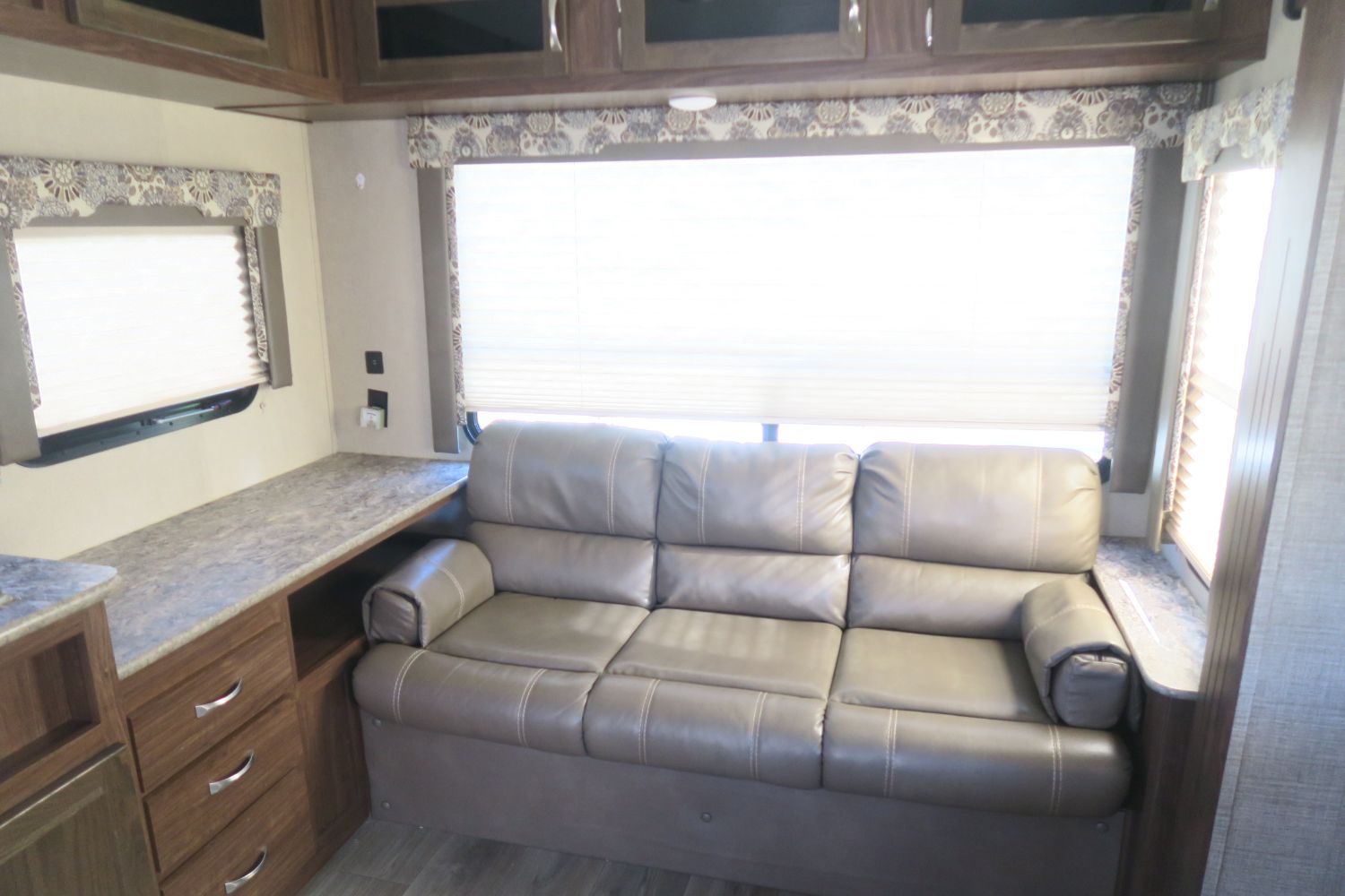 USED 2018 COLEMAN 2515RL Overview Berryland Campers
