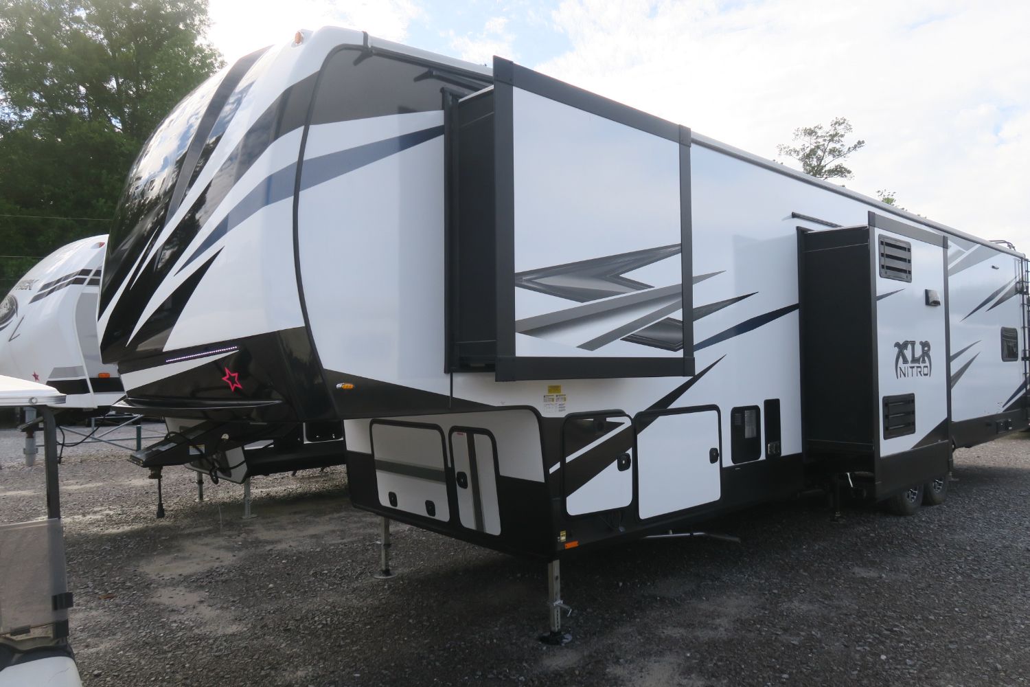 NEW 2019 XLR NITRO 35DK5 - Overview | Berryland Campers