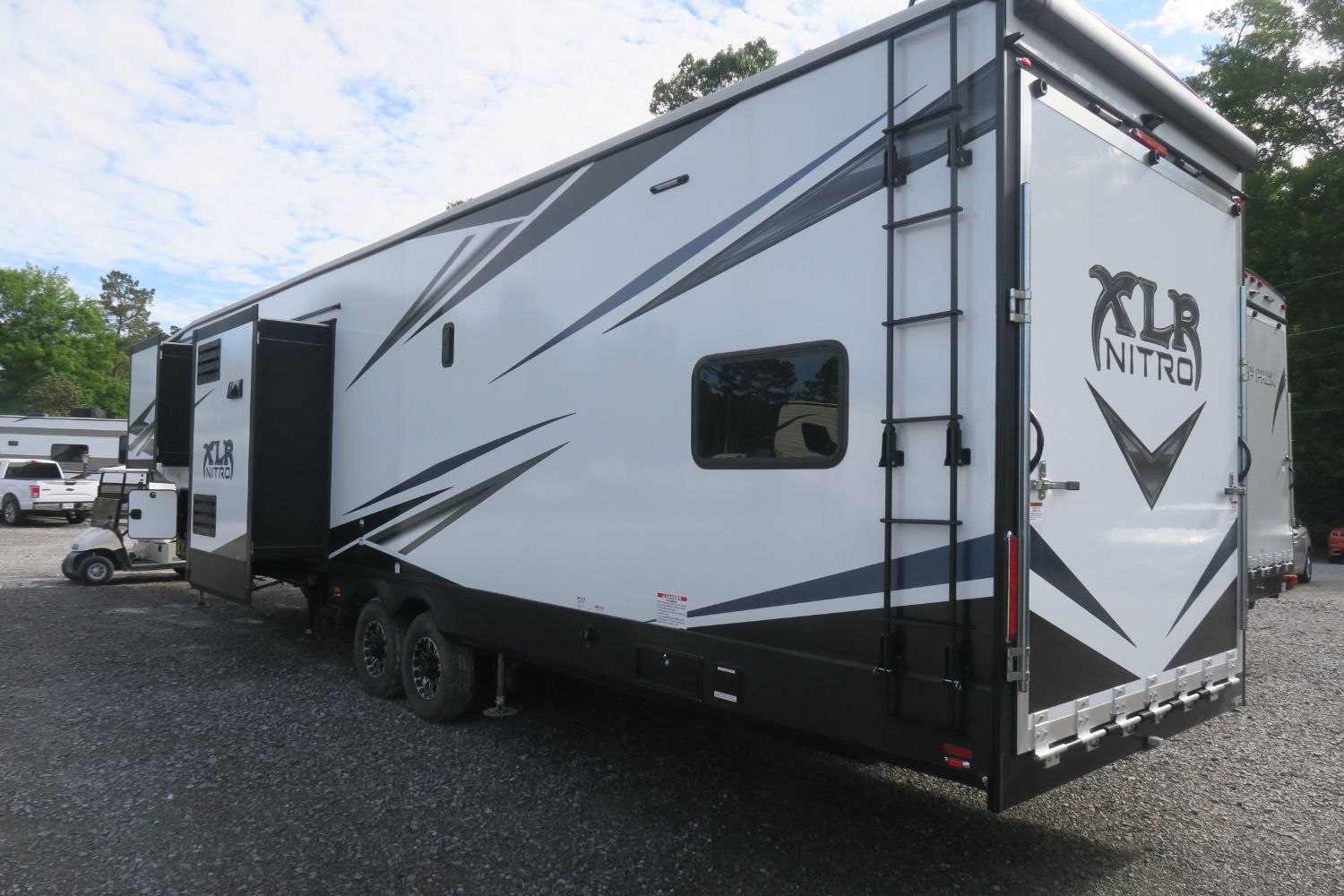 NEW 2019 XLR NITRO 35DK5 - Overview | Berryland Campers