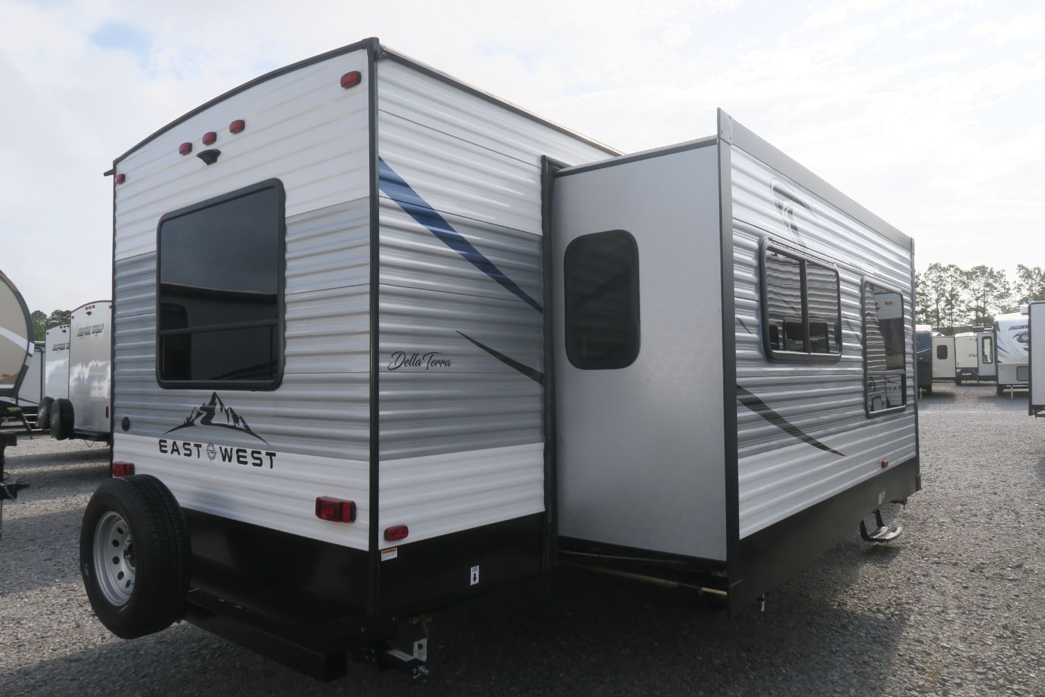 NEW 2020 DELLA TERRA 29K2S - Overview | Berryland Campers