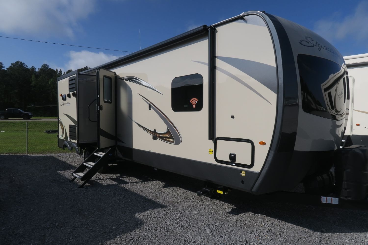 new-2020-rockwood-signature-ultra-lite-8327ss-overview-berryland