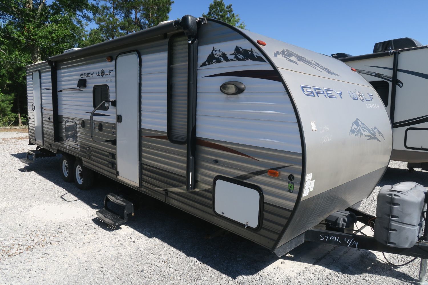 USED 2015 CHEROKEE GREY WOLF 26DBH - Overview | Berryland Campers