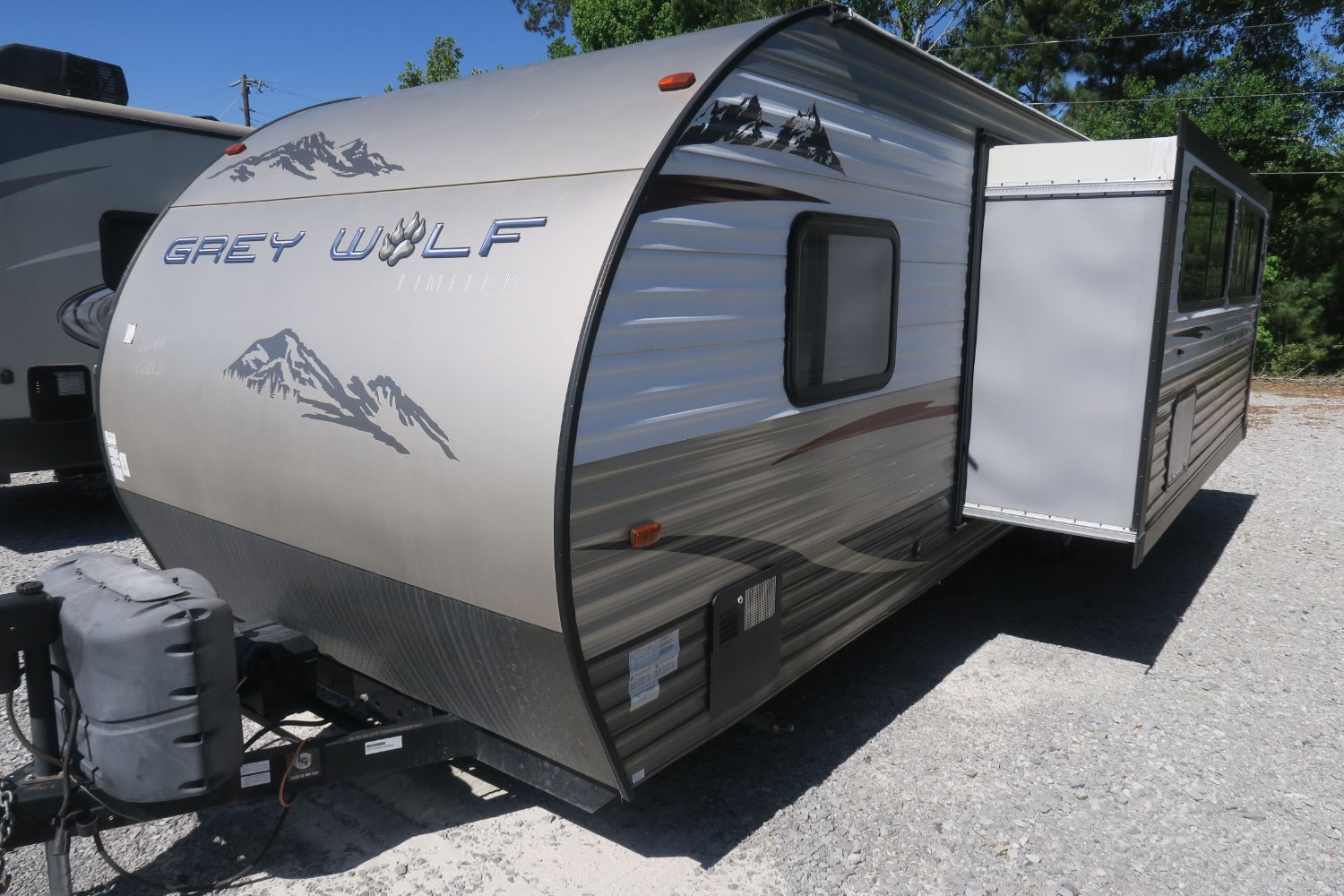 USED 2015 CHEROKEE GREY WOLF 26DBH Overview Berryland Campers