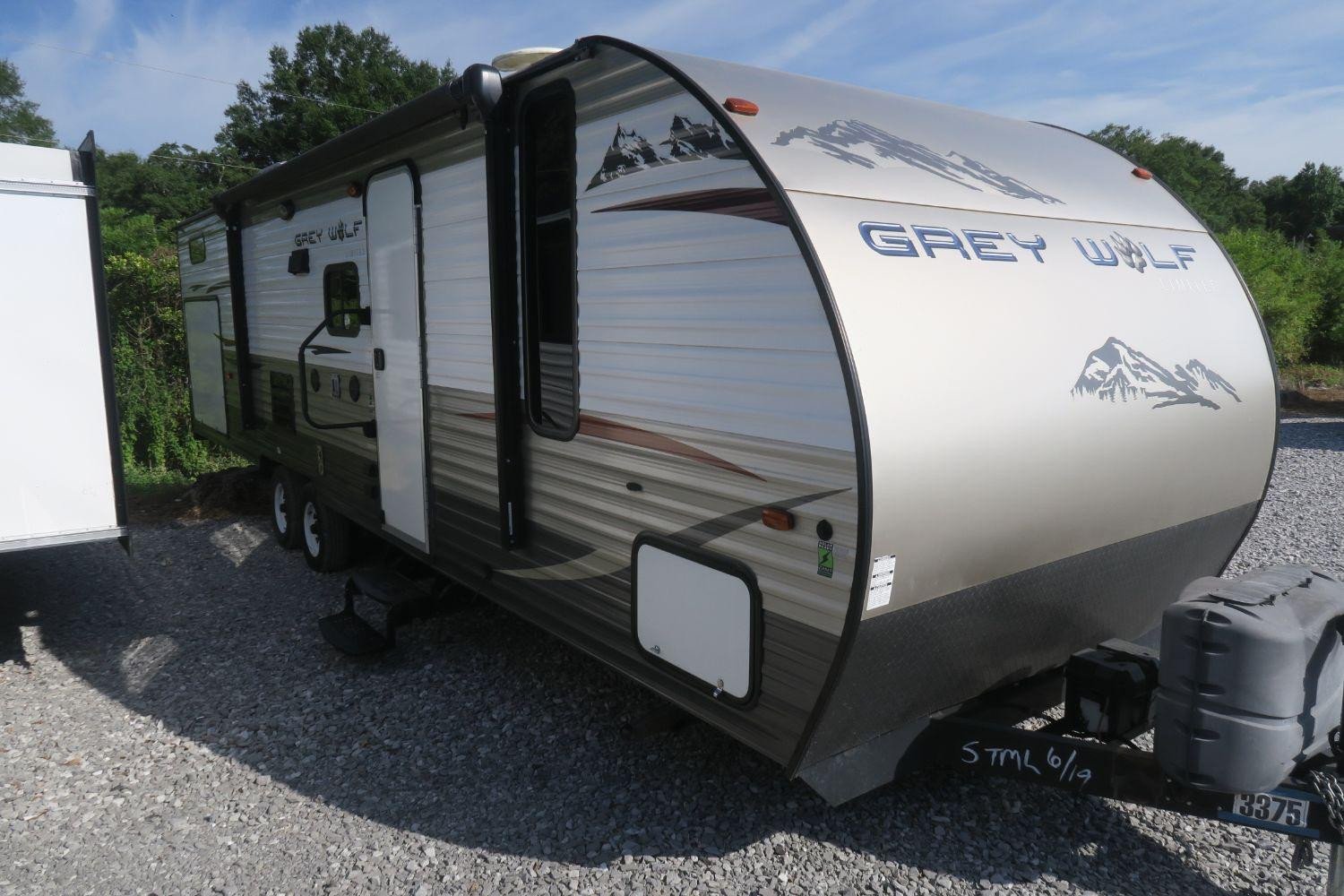 USED 2015 CHEROKEE GREY WOLF 29BH Overview Berryland Campers
