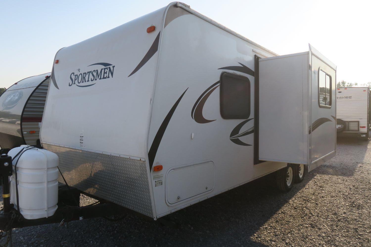USED 2012 SPORTSMAN 242BH Overview Berryland Campers