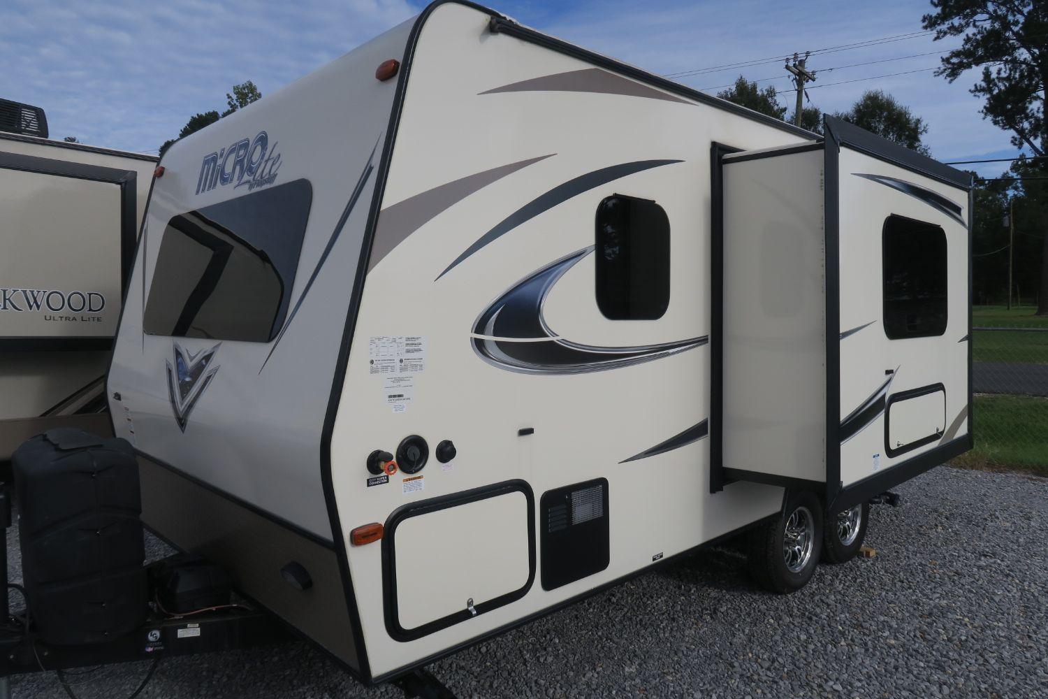 USED 2017 FLAGSTAFF MICRO LITE 21FBRS Overview Berryland Campers