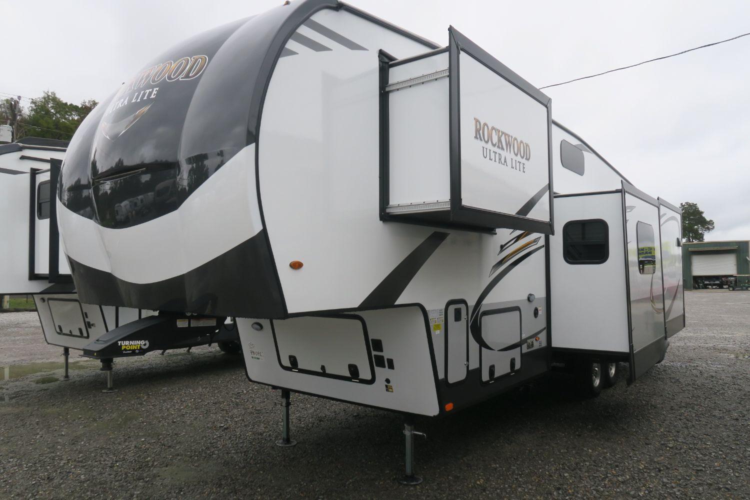 NEW 2020 ROCKWOOD SIGNATURE ULTRA LITE 2896MBC Overview Berryland