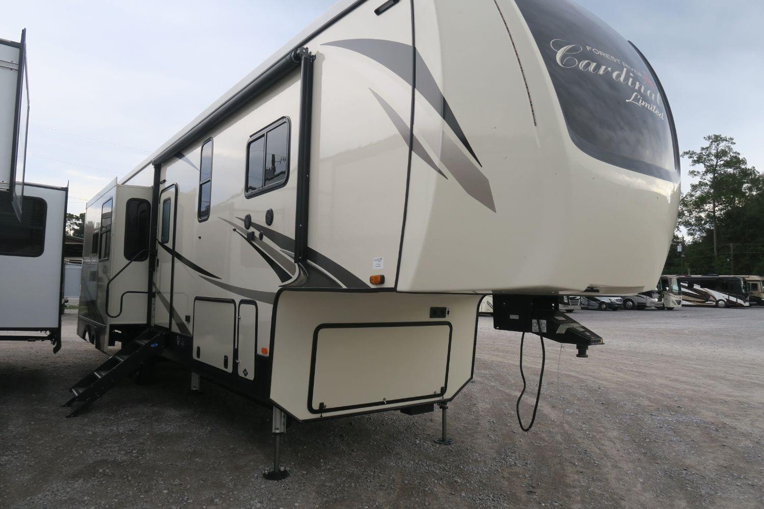 NEW 2020 CARDINAL LIMITED 383BHLE Overview Berryland Campers