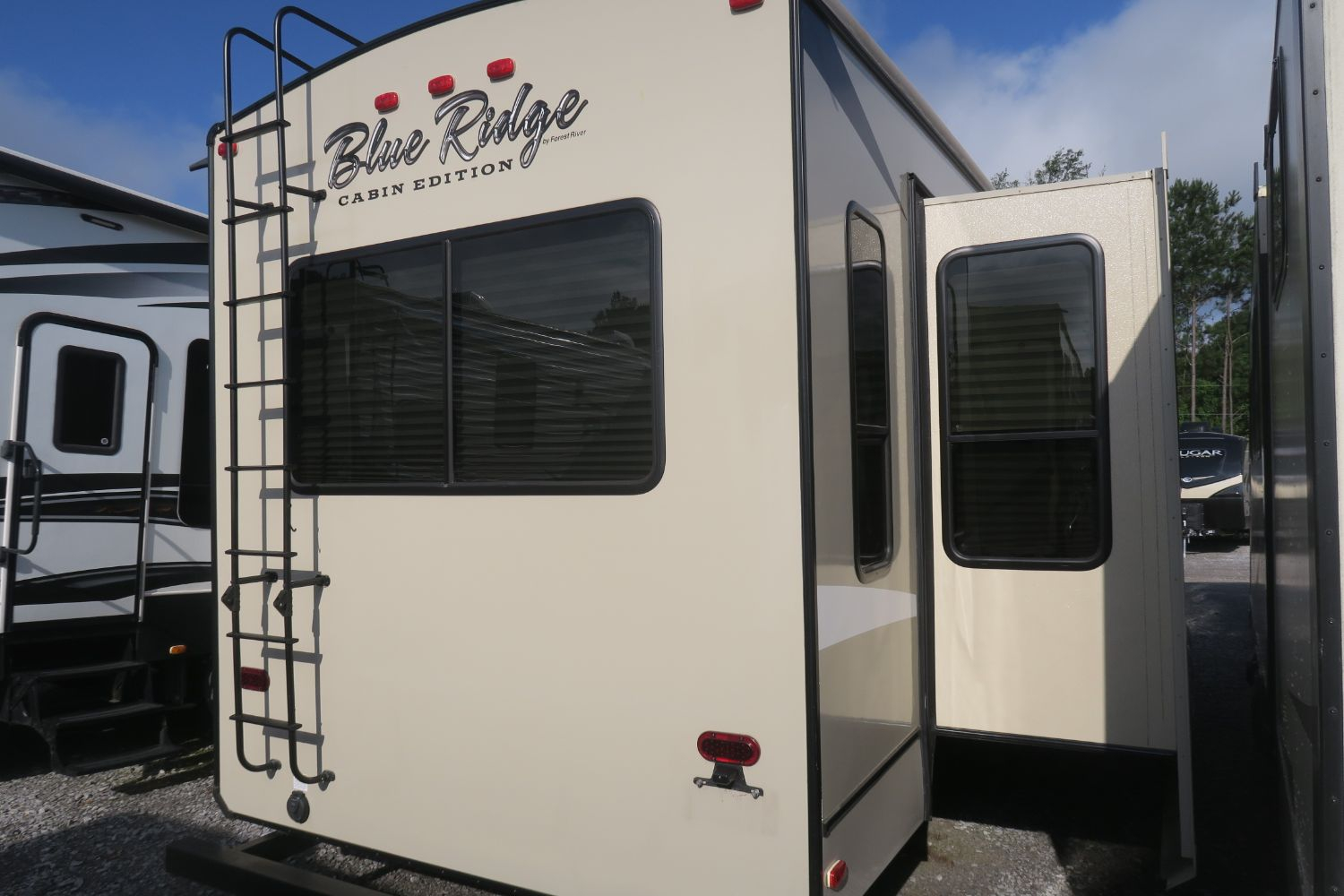 USED 2017 BLUE RIDGE CABIN EDITION 304SR Overview Berryland Campers