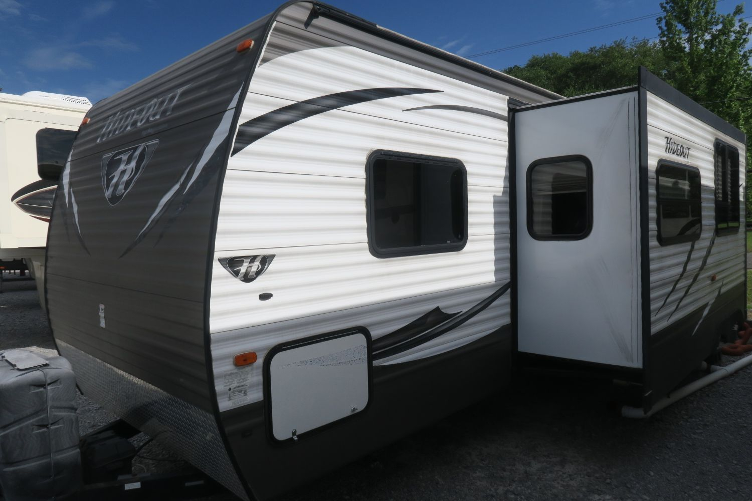 USED 2014 HIDEOUT 27BDS - Overview | Berryland Campers