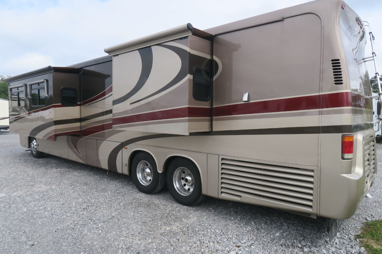 USED 2004 SELECT SELECT Overview Berryland Campers