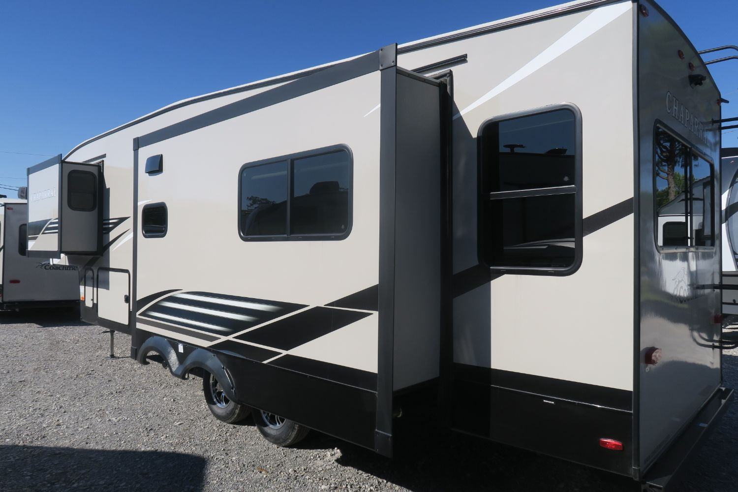 NEW 2020 CHAPARRAL 298RLS - Overview | Berryland Campers