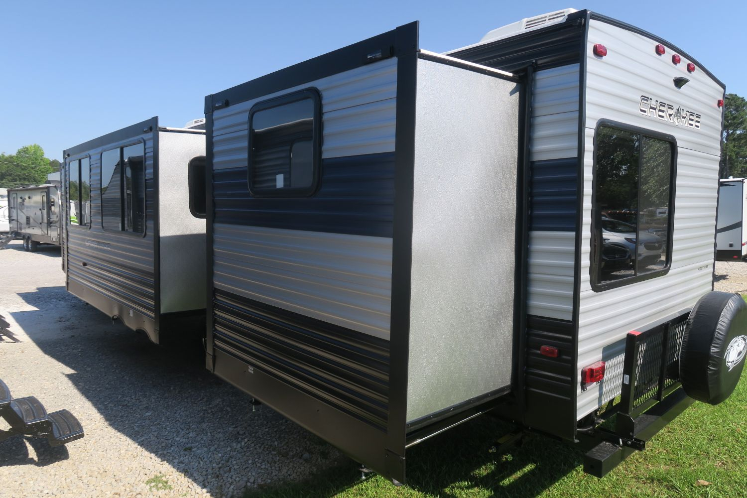 NEW 2021 CHEROKEE 324TS - Overview | Berryland Campers