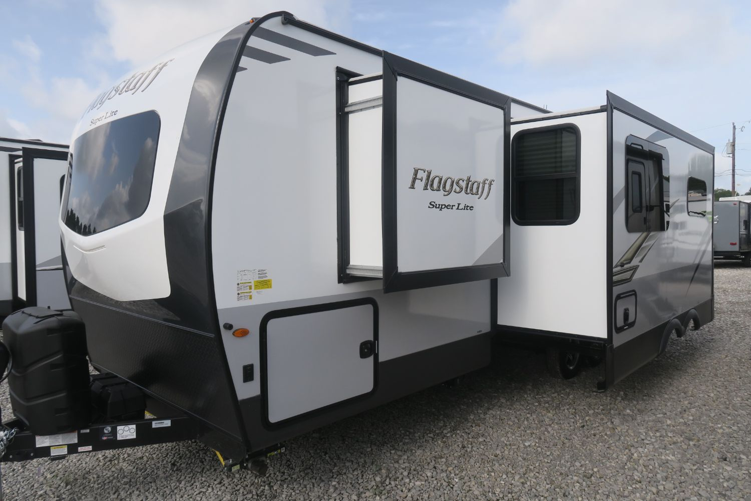 NEW 2021 FLAGSTAFF SUPER LITE 26RBWS Overview Berryland Campers