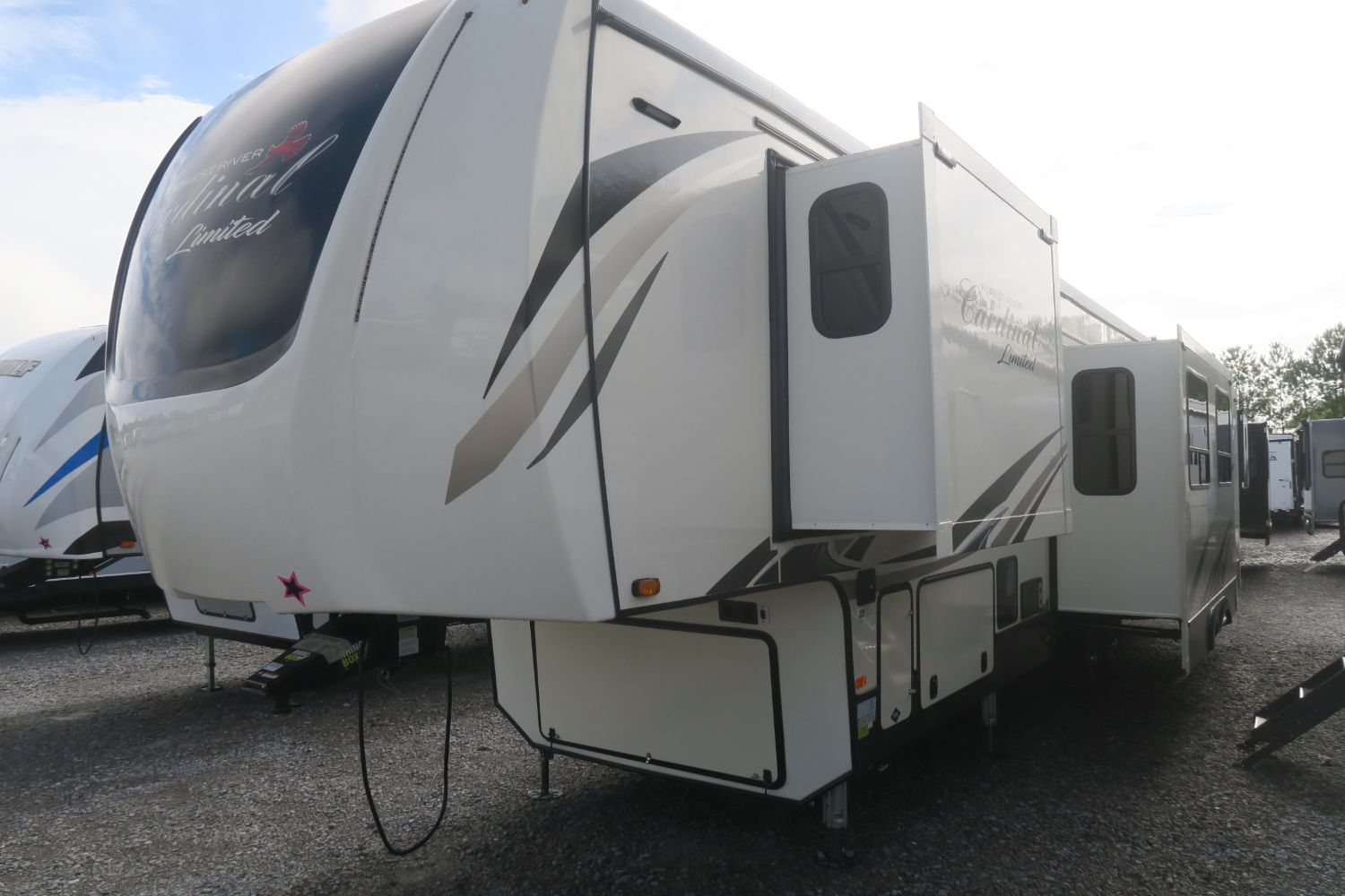 NEW 2021 CARDINAL LIMITED 383BHLE Overview Berryland Campers