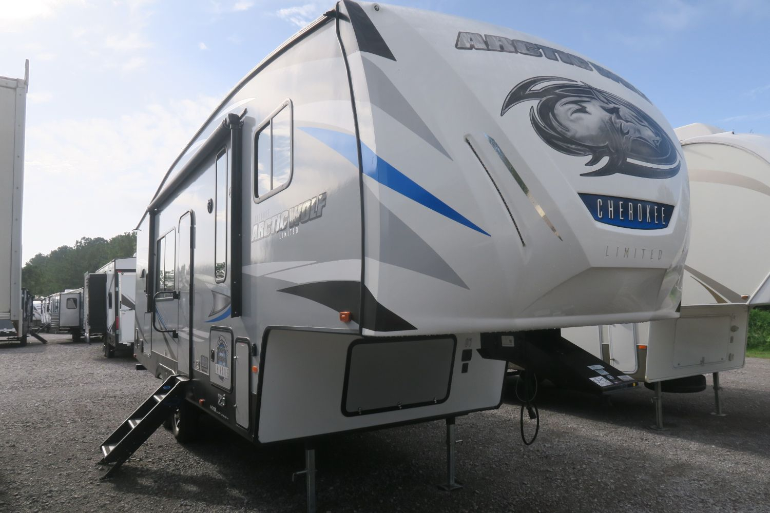 USED 2020 CHEROKEE ARCTIC WOLF 271RK - Overview | Berryland Campers