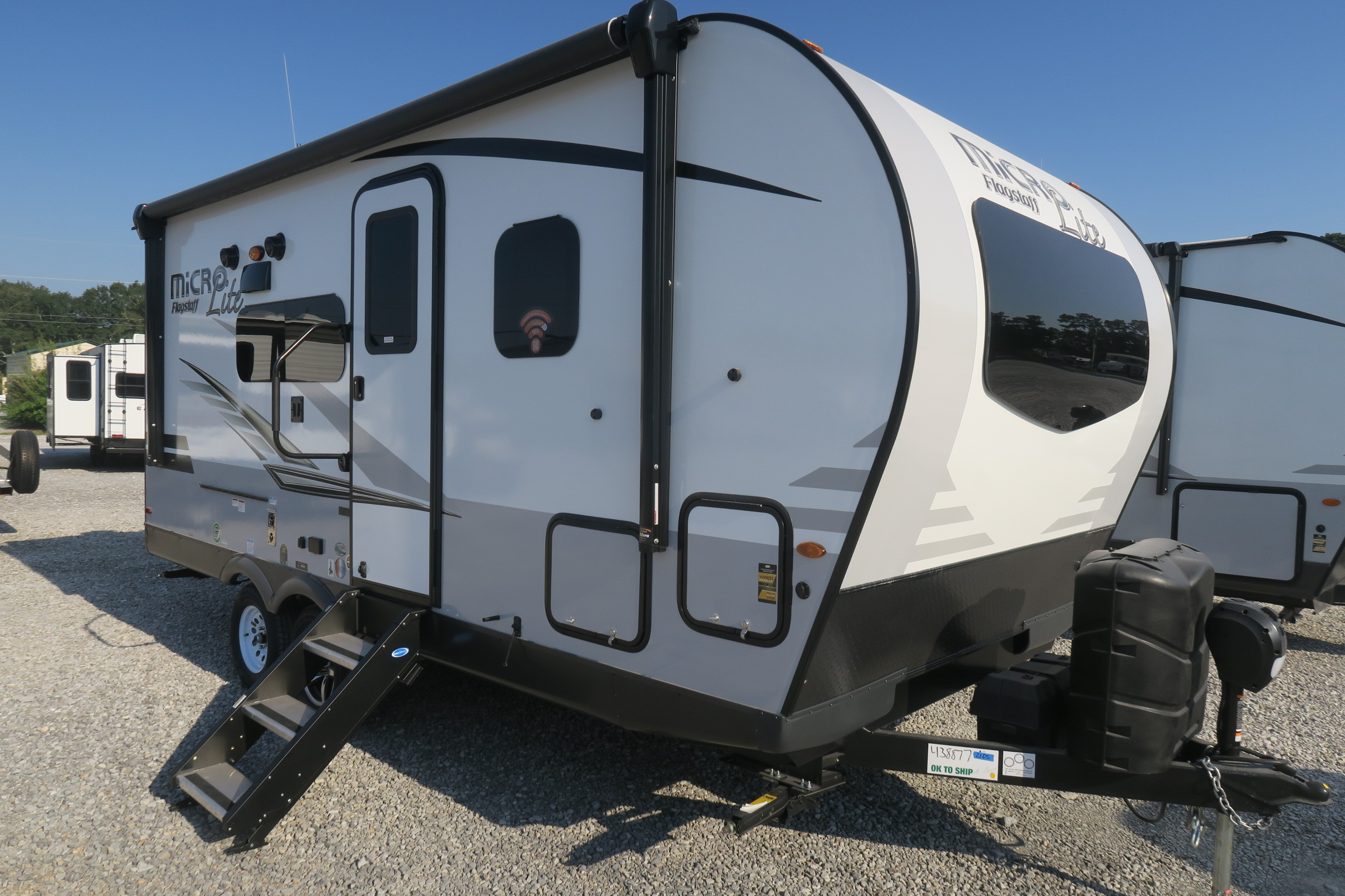 NEW 2021 FLAGSTAFF MICRO LITE 21DS - Overview | Berryland Campers