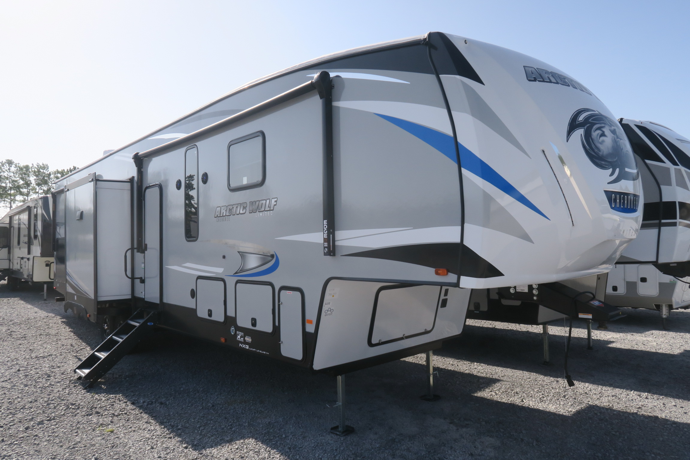 NEW 2021 CHEROKEE ARCTIC WOLF 3770SUITE - Overview | Berryland Campers