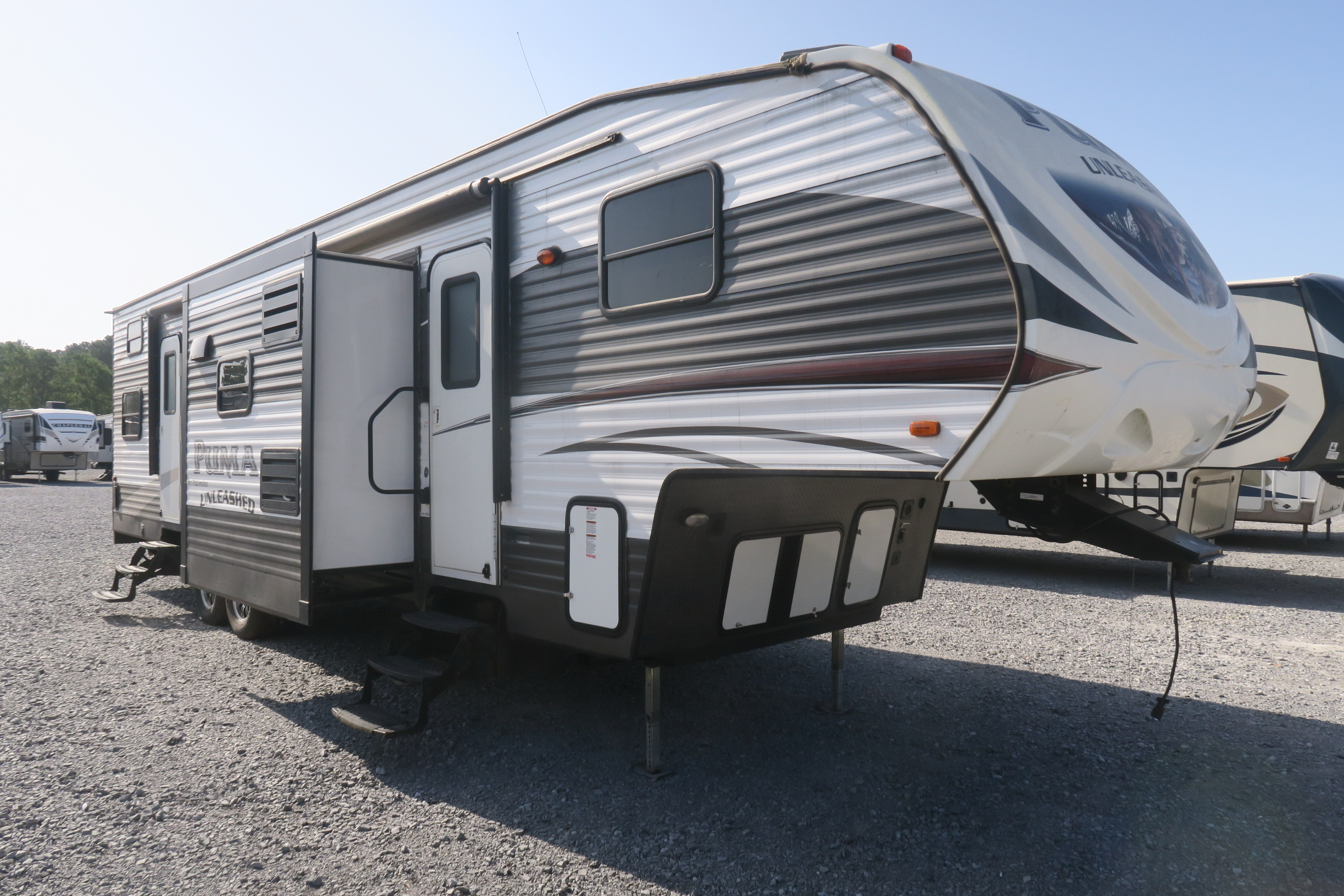 USED 2015 PUMA UNLEASHED 359THKS - Overview | Berryland Campers