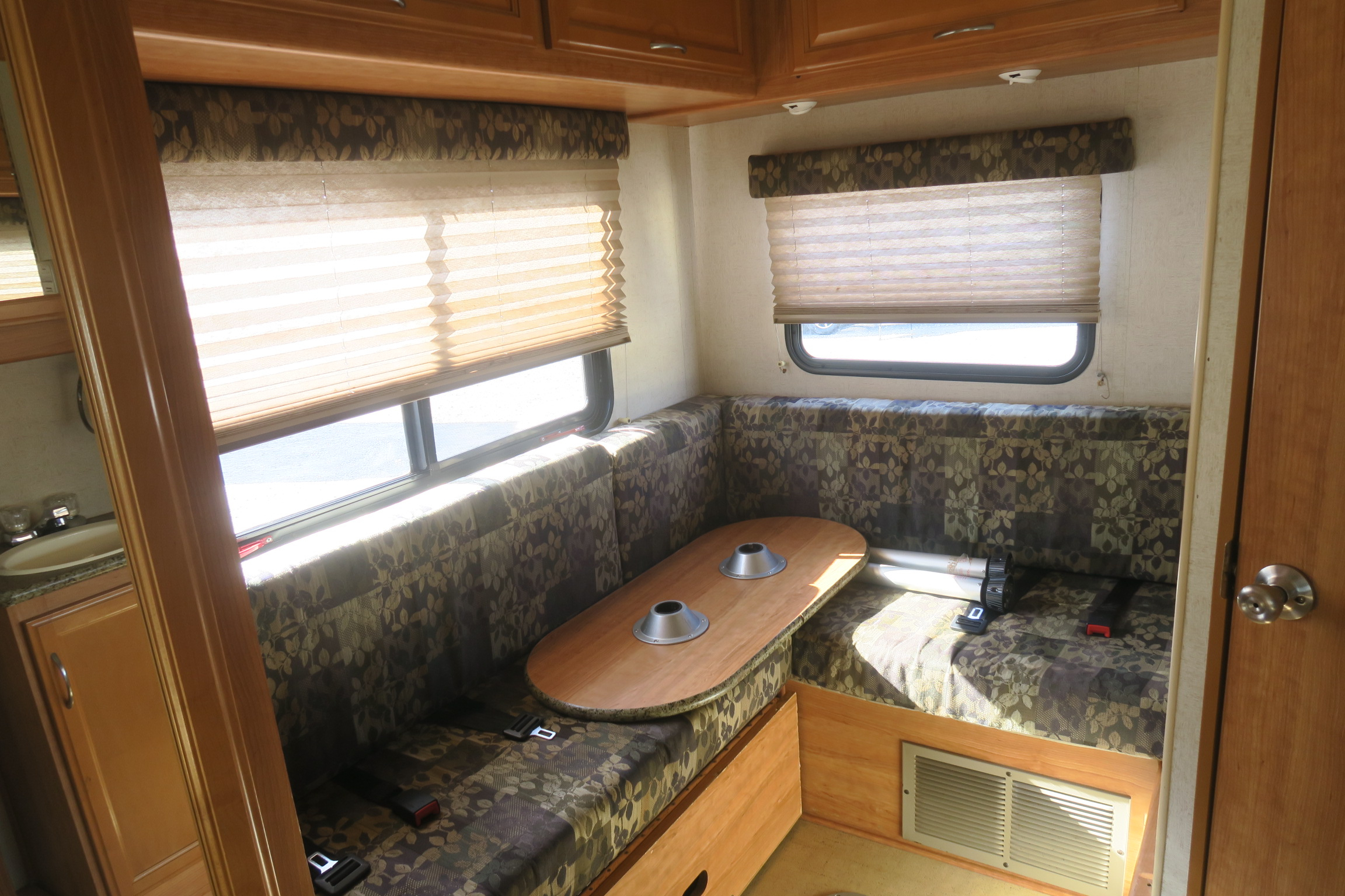 USED 2010 QUEST 24L Overview Berryland Campers