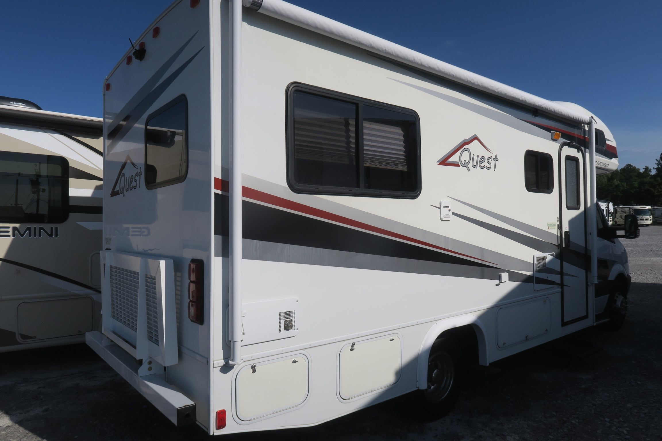 USED 2010 QUEST 24L Overview Berryland Campers