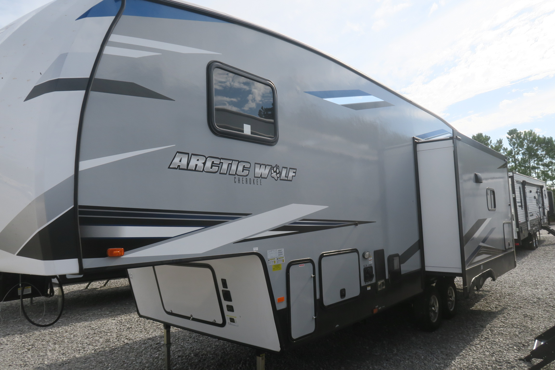 NEW 2021 CHEROKEE ARCTIC WOLF 291RL - Overview | Berryland Campers