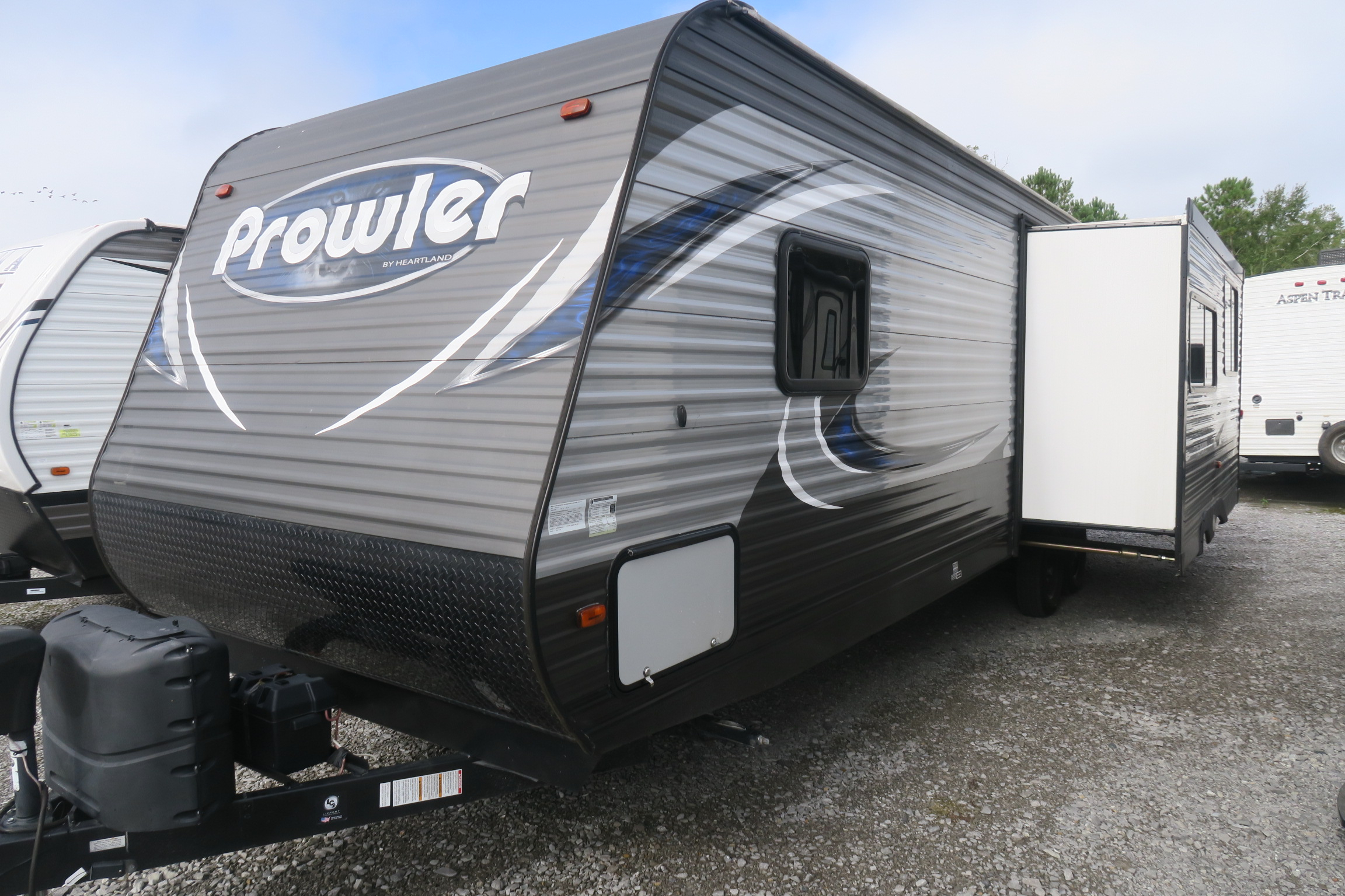 USED 2019 PROWLER LYNX 28LX - Overview | Berryland Campers