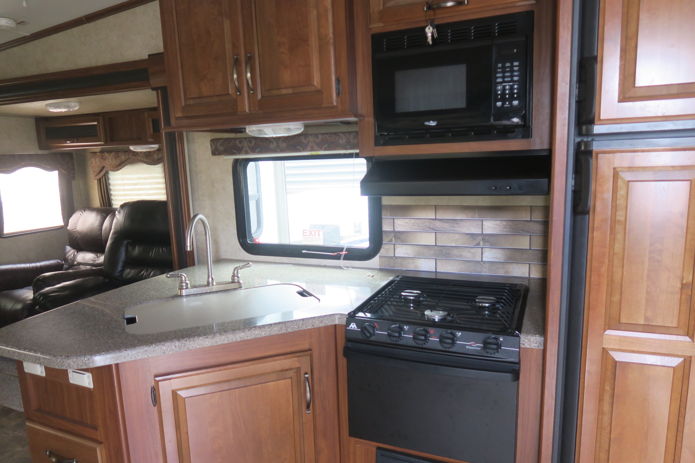 USED 2014 COUGAR HIGH COUNTRY 29RET - Overview | Berryland Campers