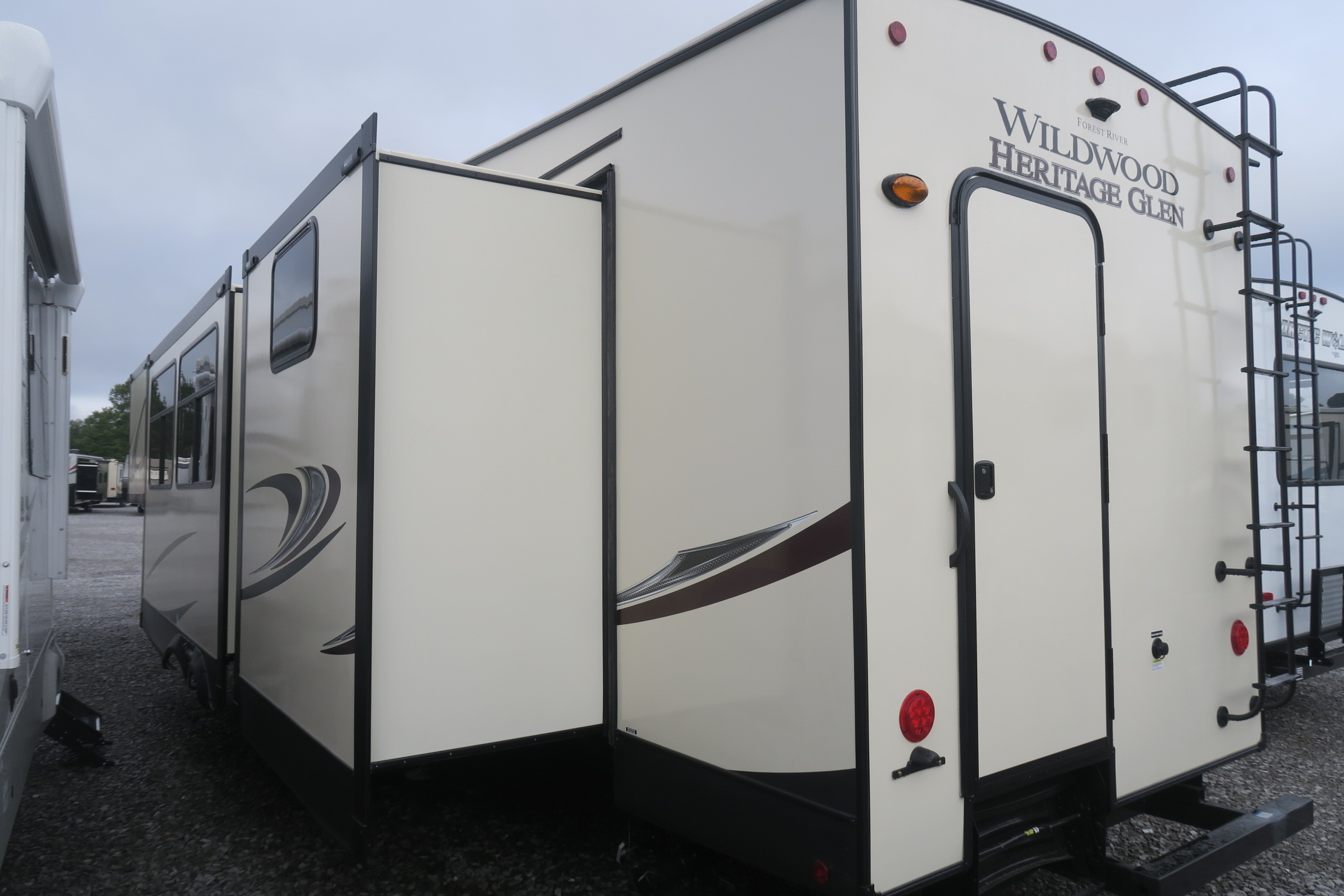 New 2021 Wildwood Heritage Glen Ltz 356qb Overview Berryland Campers